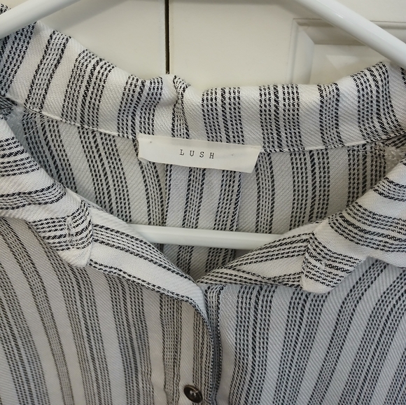 Short Sleeve Striped Button Down Blouse - Picture 4 of 4